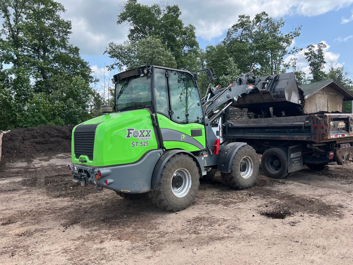 Foxx ST525 Compact Wheel Loader