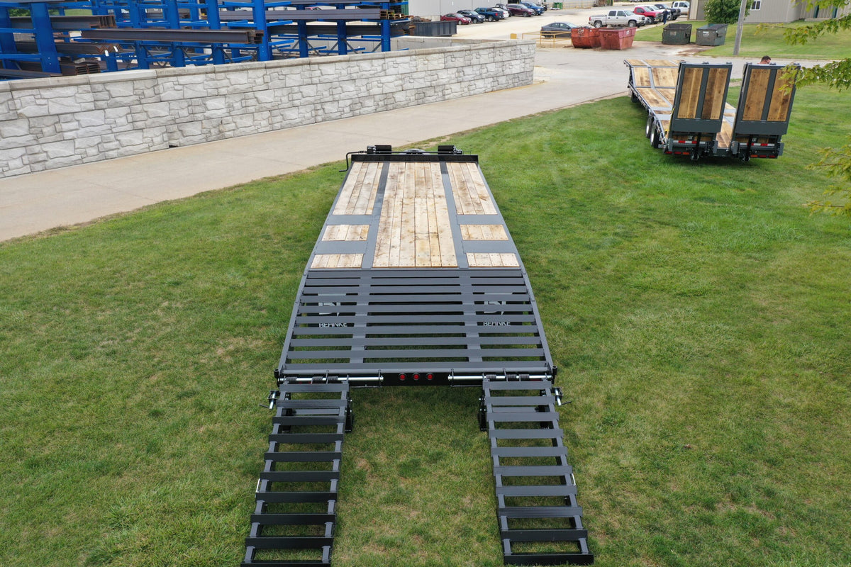 Behnke 30K Tag Trailer