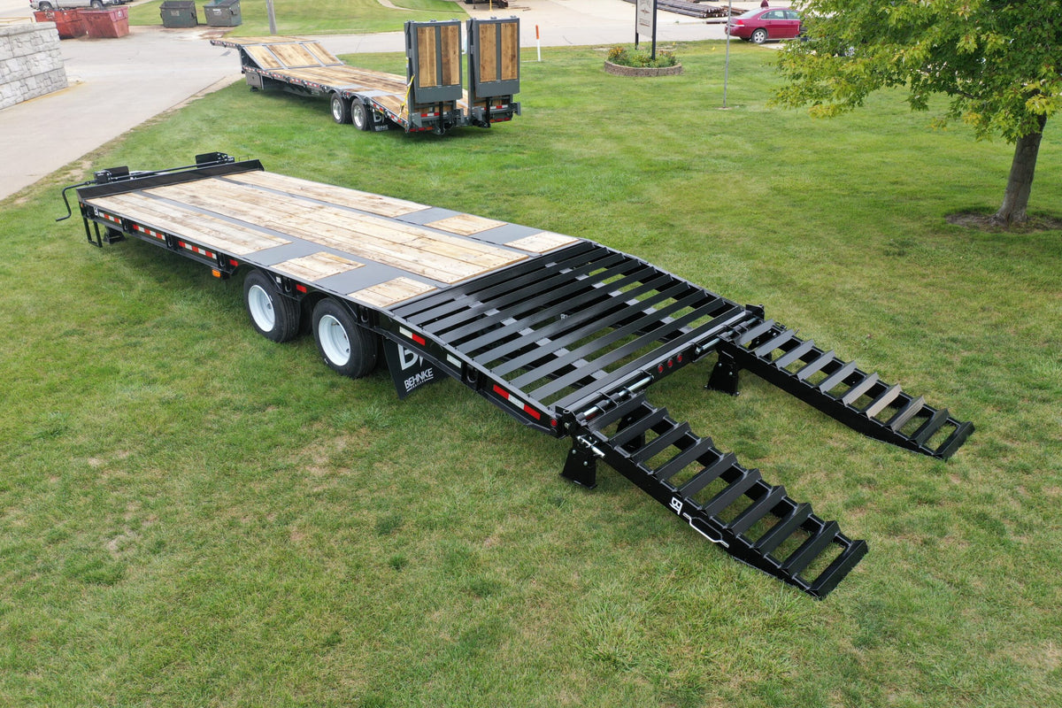 Behnke 30K Tag Trailer