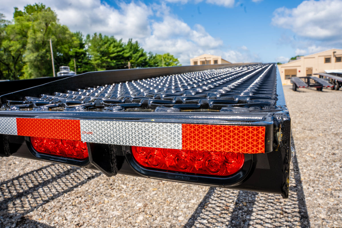 Buckeye Max Light 48' Wedge 3-Car Trailer